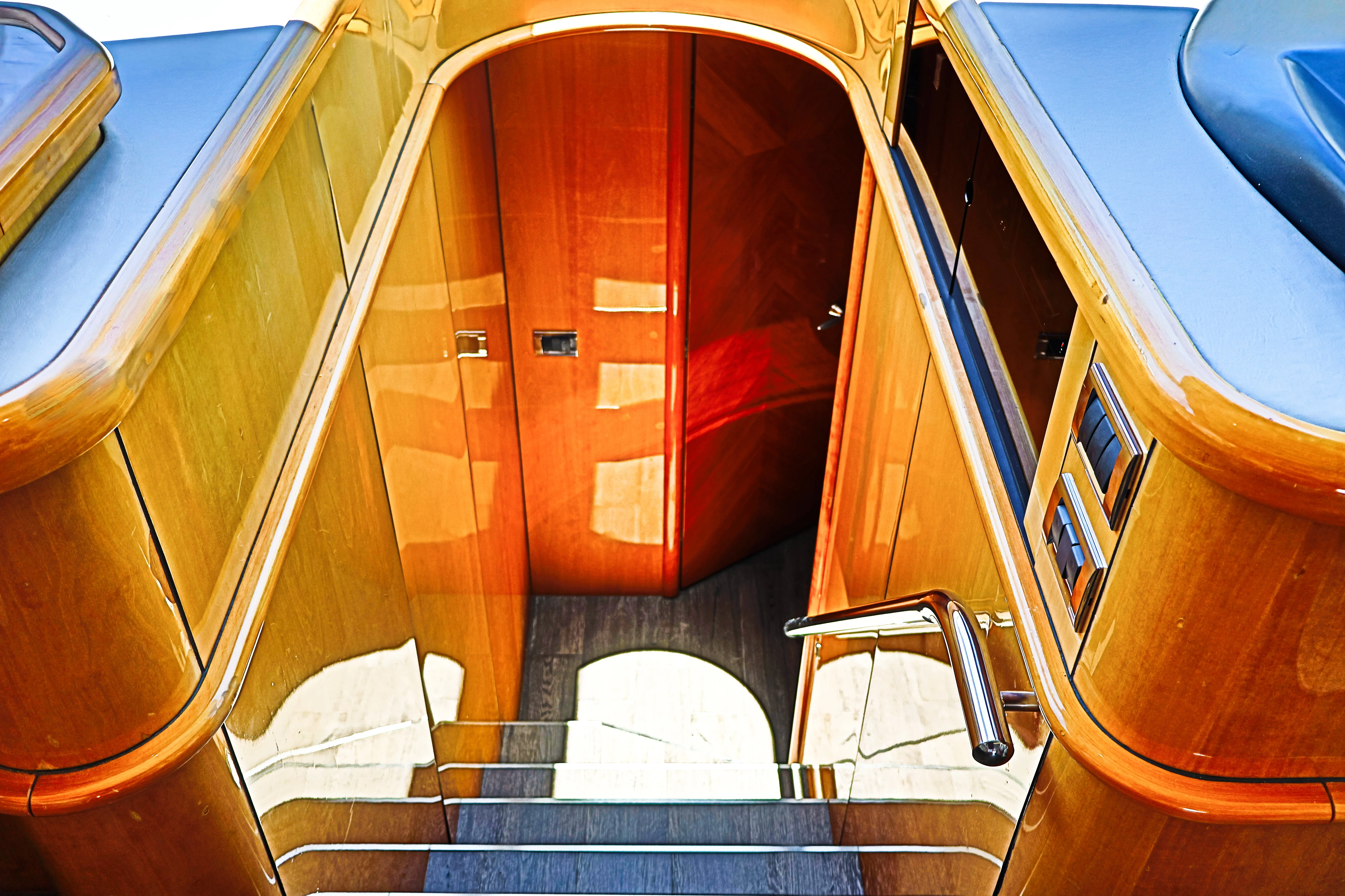 90ft Sunseeker Deep Blue stairway